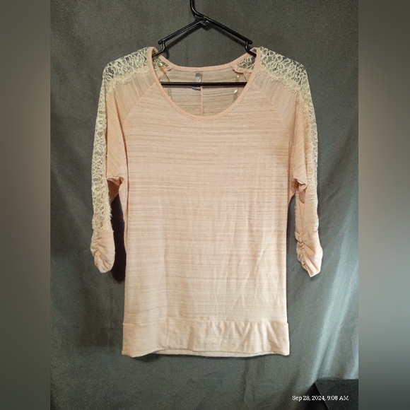 Vanity Pink long sleeve lace shoulders and scrunched sleeves - Picture 1 of 5